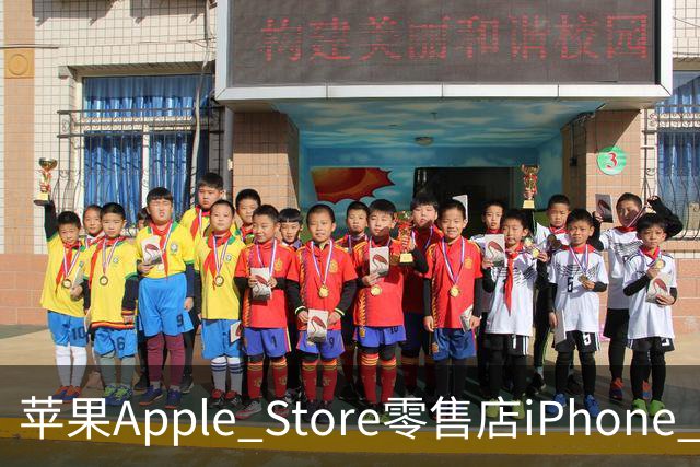 苹果Apple Store零售店iPhone Duo巨型雕塑揭幕首秀：全球四家店展出，中国有一家